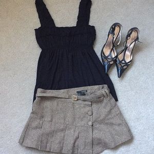 Gold flecked pleated mini skirt. Small